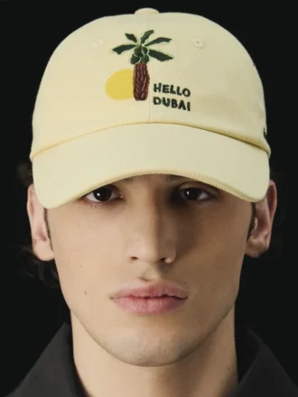 Baseballkeps Hello Dubai Keps med logotyp – säljs exklusivt online och i våra butiker i Förenade Arabemiraten