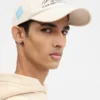 Baseballkeps med logotyp – säljs exklusivt online och i vår butik i London Baseballkeps med logotyp – säljs exklusivt online och i vår butik i London
