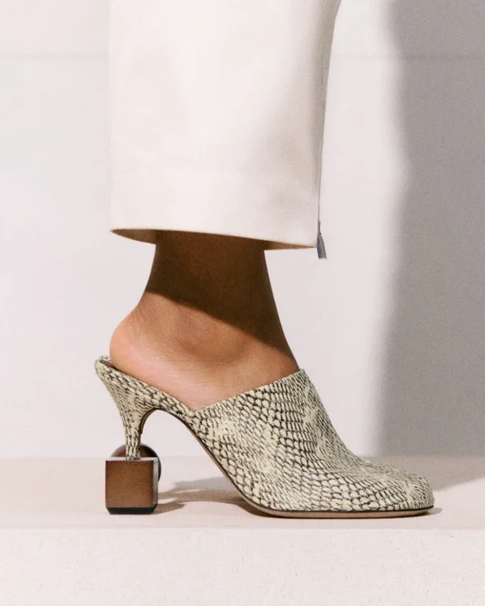 Bisou-mules Mules med geometrisk klack