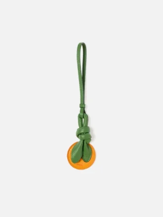den orange knutna orangefrgade vskberlocken 1 330x440 - Den orange knutna orangef&auml;rgade v&auml;skberlocken