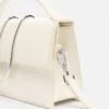 Den stora Bambino Cross-body-väskan med metallklaff Den stora Bambino Cross-body-väskan med metallklaff
