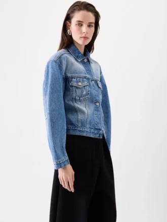 Denimjackan de-Nîmes Böjd denimjacka