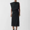 Drap-klänningen Asymmetrisk kolumnklänning Drap-klänningen Asymmetrisk kolumnklänning