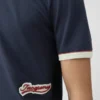 Gio-t-shirt Kortärmad t-shirt med broderad patch Gio-t-shirt Kortärmad t-shirt med broderad patch
