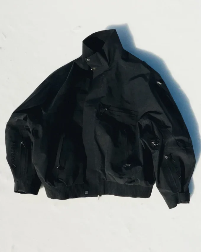 Gore-Tex-jackan JACQUEMUS + Nike 2-i-1 Gore-Tex-jacka – JACQUEMUS + Nike-samarbete Gore-Tex-jackan JACQUEMUS + Nike 2-i-1 Gore-Tex-jacka – JACQUEMUS + Nike-samarbete