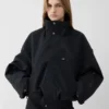 Gore-Tex-jackan JACQUEMUS + Nike 2-i-1 Gore-Tex-jacka – JACQUEMUS + Nike-samarbete Gore-Tex-jackan JACQUEMUS + Nike 2-i-1 Gore-Tex-jacka – JACQUEMUS + Nike-samarbete