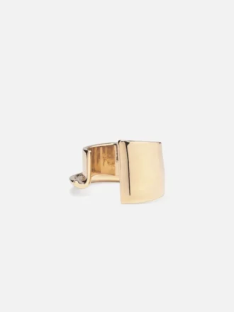 J-armband Skulpterat armband med ”J”-form J-armband Skulpterat armband med ”J”-form