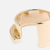 J-armband Skulpterat armband med ”J”-form J-armband Skulpterat armband med ”J”-form