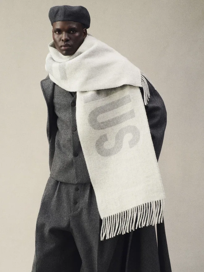 Jacquemus-scarf Scarf med logotyp och fransar Jacquemus-scarf Scarf med logotyp och fransar