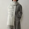 Jacquemus-scarf Scarf med logotyp och fransar Jacquemus-scarf Scarf med logotyp och fransar