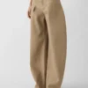 Jeans från Ovalo de-Nîmes Jeans med hög midja och kurvig passform Jeans från Ovalo de-Nîmes Jeans med hög midja och kurvig passform