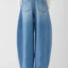 Jeans från Ovalo de-Nîmes Jeans med hög midja och kurvig passform Jeans från Ovalo de-Nîmes Jeans med hög midja och kurvig passform