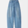 Jeans från Ovalo de-Nîmes Jeans med hög midja och kurvig passform Jeans från Ovalo de-Nîmes Jeans med hög midja och kurvig passform