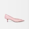 Låga Tourni-klackar Låga vridna pumps Låga Tourni-klackar Låga vridna pumps