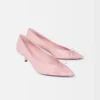Låga Tourni-klackar Låga vridna pumps Låga Tourni-klackar Låga vridna pumps