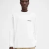 Långärmad t-shirt med Courchevel-adressen Långärmad t-shirt med tryckt adress och logotyp – säljs exklusivt online och i vår butik i Courchevel Långärmad t-shirt med Courchevel-adressen Långärmad t-shirt med tryckt adress och logotyp – säljs exklusivt online och i vår butik i Courchevel