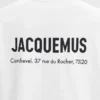 Långärmad t-shirt med Courchevel-adressen Långärmad t-shirt med tryckt adress och logotyp – säljs exklusivt online och i vår butik i Courchevel Långärmad t-shirt med Courchevel-adressen Långärmad t-shirt med tryckt adress och logotyp – säljs exklusivt online och i vår butik i Courchevel