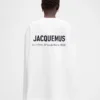 Långärmad t-shirt med Courchevel-adressen Långärmad t-shirt med tryckt adress och logotyp – säljs exklusivt online och i vår butik i Courchevel Långärmad t-shirt med Courchevel-adressen Långärmad t-shirt med tryckt adress och logotyp – säljs exklusivt online och i vår butik i Courchevel