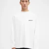 Långärmad t-shirt med New York-adressen Långärmad t-shirt med tryckt adress och logotyp – säljs exklusivt online och i vår butik i New York Långärmad t-shirt med New York-adressen Långärmad t-shirt med tryckt adress och logotyp – säljs exklusivt online och i vår butik i New York