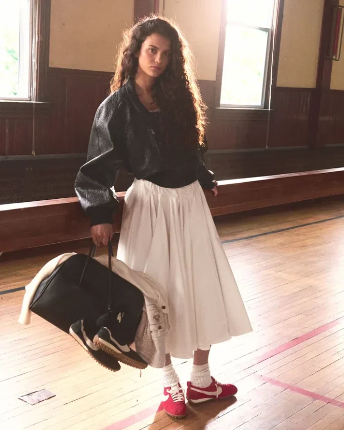 Moon Shoe Jacquemus + Nike Unisex Moon Shoes sneakers – samarbete mellan Jacquemus och Nike Moon Shoe Jacquemus + Nike Unisex Moon Shoes sneakers – samarbete mellan Jacquemus och Nike