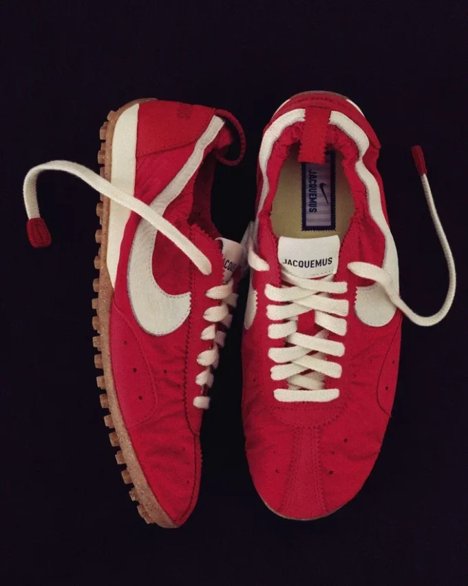 Moon Shoe Jacquemus + Nike Unisex Moon Shoes sneakers – samarbete mellan Jacquemus och Nike Moon Shoe Jacquemus + Nike Unisex Moon Shoes sneakers – samarbete mellan Jacquemus och Nike