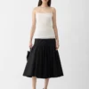 Plumetis-stickad draperad linne