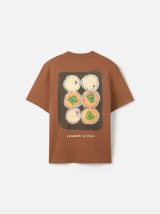 T-shirt Bonjour Korea T-shirt med logo – säljs exklusivt online och i våra butiker i Sydkorea