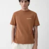 T-shirt Bonjour Korea T-shirt med logo – säljs exklusivt online och i våra butiker i Sydkorea T-shirt Bonjour Korea T-shirt med logo – säljs exklusivt online och i våra butiker i Sydkorea