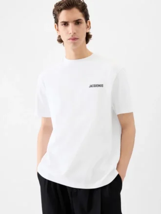 T-shirt med adressen till Bahamas Kortärmad t-shirt med logotyp och adress – säljs exklusivt online och i vår butik på Bahamas