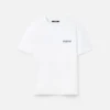 T-shirt med adressen Montaigne Kortärmad t-shirt med logotyp och adress – säljs exklusivt online och i vår butik i Paris T-shirt med adressen Montaigne Kortärmad t-shirt med logotyp och adress – säljs exklusivt online och i vår butik i Paris
