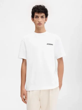 T-shirt med adressen till London Kortärmad t-shirt med logotyp och adress – säljs exklusivt online och i vår butik i London