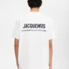 T-shirt med adressen till London Kortärmad t-shirt med logotyp och adress – säljs exklusivt online och i vår butik i London T-shirt med adressen till London Kortärmad t-shirt med logotyp och adress – säljs exklusivt online och i vår butik i London