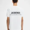 T-shirt med adressen till Los Angeles Kortärmad t-shirt med tryckt adress och logotyp – säljs exklusivt online och i vår butik i Los Angeles T-shirt med adressen till Los Angeles Kortärmad t-shirt med tryckt adress och logotyp – säljs exklusivt online och i vår butik i Los Angeles