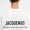 T-shirt med adressen till Los Angeles Kortärmad t-shirt med tryckt adress och logotyp – säljs exklusivt online och i vår butik i Los Angeles T-shirt med adressen till Los Angeles Kortärmad t-shirt med tryckt adress och logotyp – säljs exklusivt online och i vår butik i Los Angeles