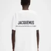 T-shirt med adressen till Los Angeles Kortärmad t-shirt med tryckt adress och logotyp – säljs exklusivt online och i vår butik i Los Angeles T-shirt med adressen till Los Angeles Kortärmad t-shirt med tryckt adress och logotyp – säljs exklusivt online och i vår butik i Los Angeles