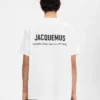 T-shirt med New York-adress Kortärmad t-shirt med logotyp och adress – säljs exklusivt online och i vår butik i New York T-shirt med New York-adress Kortärmad t-shirt med logotyp och adress – säljs exklusivt online och i vår butik i New York