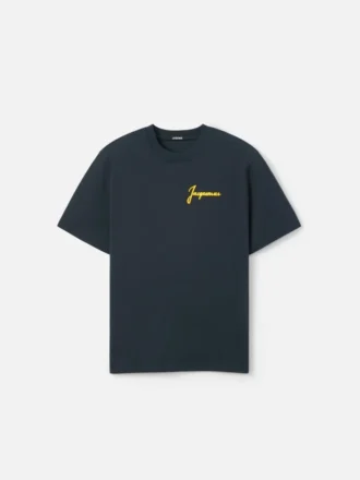 t shirten nyc cab kortrmad logot shirt sljs exklusivt online och i vr butik i new york 1 330x440 - T-shirten NYC Cab Kort&auml;rmad logot-shirt &ndash; s&auml;ljs exklusivt online och i v&aring;r butik i New York