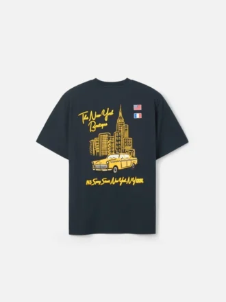 t shirten nyc cab kortrmad logot shirt sljs exklusivt online och i vr butik i new york 2 330x440 - T-shirten NYC Cab Kort&auml;rmad logot-shirt &ndash; s&auml;ljs exklusivt online och i v&aring;r butik i New York