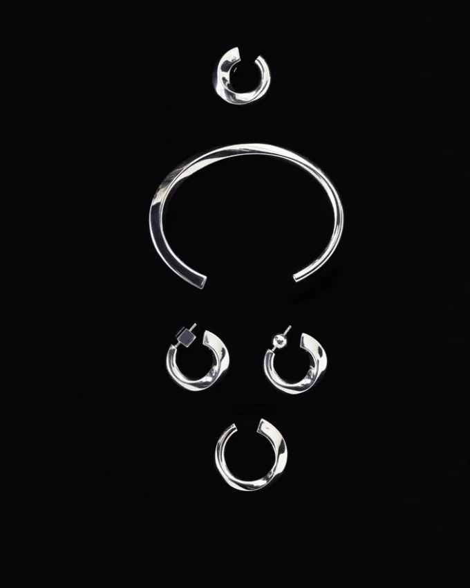The Tourni-ringen Twisted-ringen